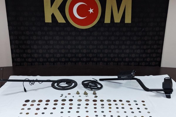 203 parça tarihi eser ele geçirildi