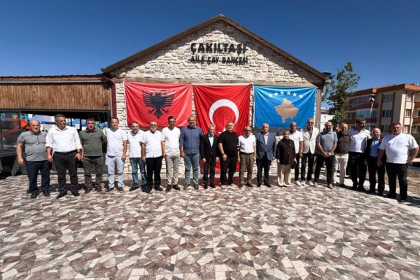 Arnavutlardan birlik kahvaltısı