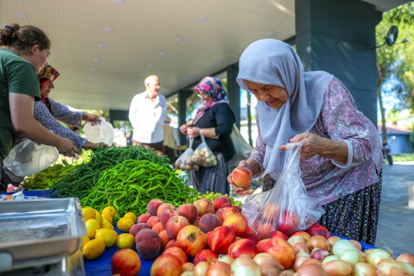 Salı Pazarı’na yoğun ilgi