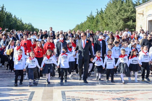 Binlerce Egeli Ata’sına koştu