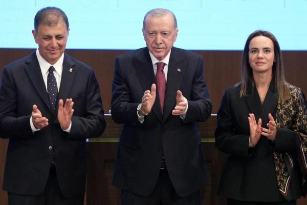 Tugay: “İzmir’i yeniden inşa edeceğiz” 