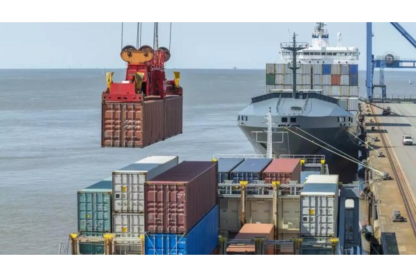 Aliağa, Türkiye'nin ikinci büyük gümrük kapısı