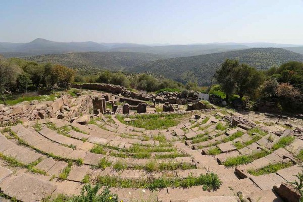 Büyükşehirden Myrina ve Aigai kazılarına destek