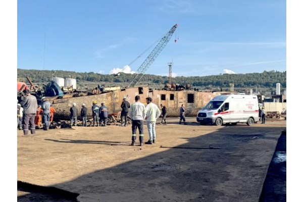 Üzerine parça düşen işçi yaşamını yitirdi