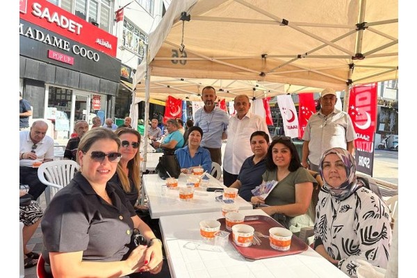 Saadet’ten aşure hayrı