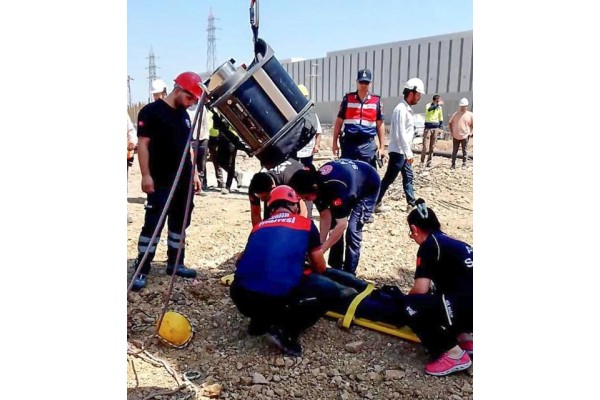 Kuyuya düşen vatandaş kurtarıldı