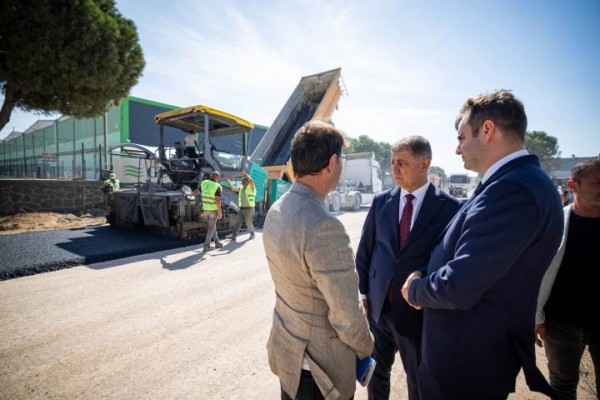 Helvacı’da yollar asfaltlanıyor