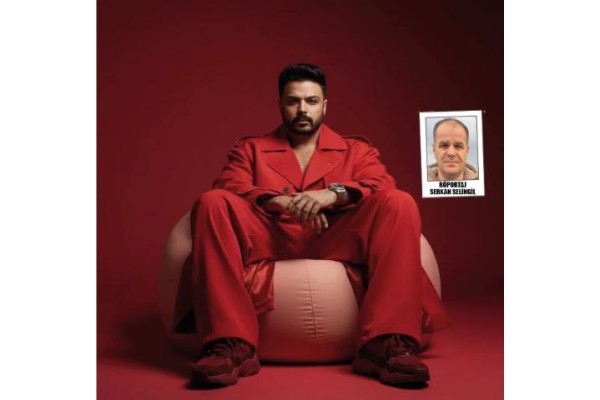 İZ BIRAKAN ŞARKILAR SÖYLÜYOR