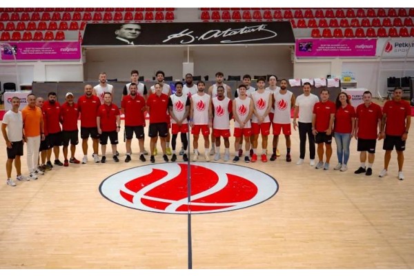 Petkimspor sezonu derbi ile açıyor