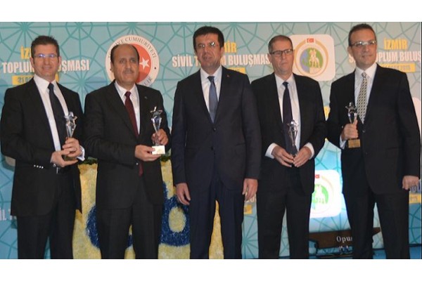 ŞAMPİYONLAR ÖDÜLLERİNİ EKONOMİ BAKANI’NDAN ALACAK