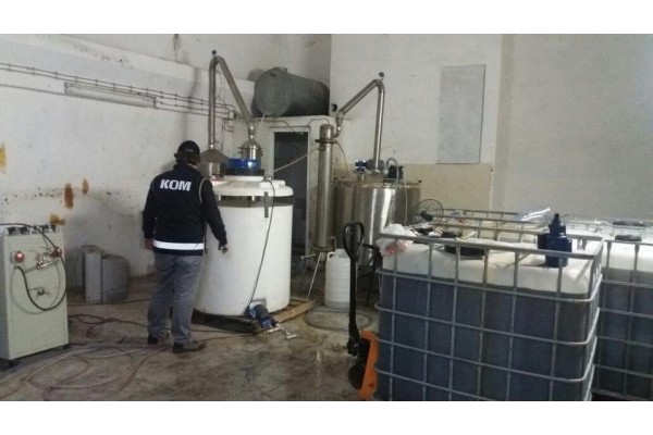 SAHTE İÇKİ İÇİN FABRİKA KURMUŞLAR