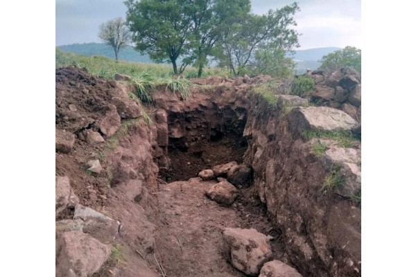 DİKİLİ'DE KAÇAK KAZI OPERASYONU