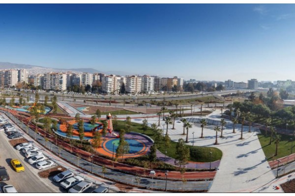 İZMİR ŞEHİTLERİNİ UNUTMADI