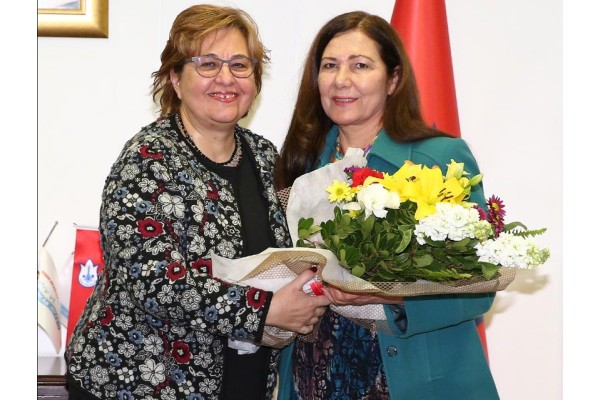 KENT GÖNÜLLÜLERİNDEN BAŞKAN PEKDAŞ’A PLAKET