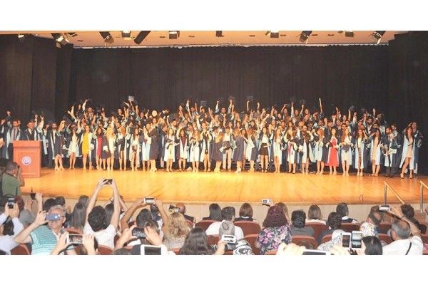 EGE İİBF'DE MEZUNİYET COŞKUSU