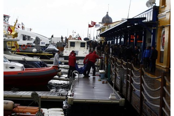 DENİZDE KADIN CESEDİ BULUNDU