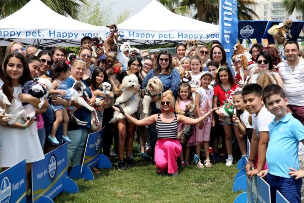 SEVİMLİ DOSTLAR PODYUMA ÇIKTI