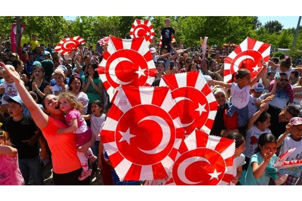 BORNOVA’DA GÖKYÜZÜ UÇURTMA DOLACAK