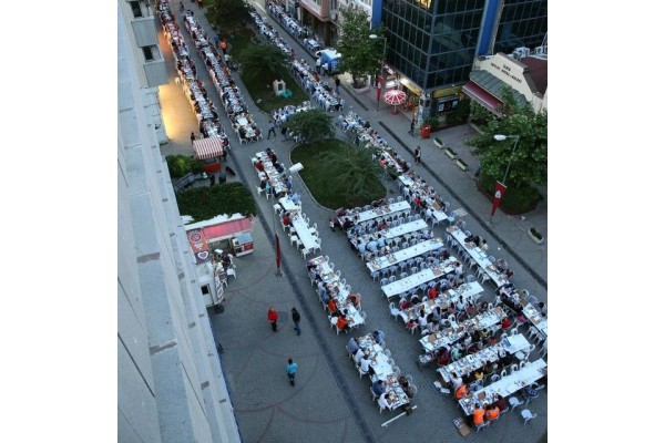 TARİHİ ÇARŞI’DA BİN KİŞİLİK İFTAR SOFRASI