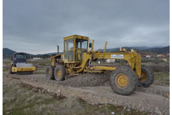 DİKİLİ BELEDİYESİ KÖŞE BUCAK HİZMET ÜRETİYOR