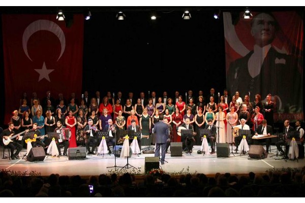 BAYRAKLI'DA SEVGİLİLER GÜNÜ’NE ÖZEL KONSER