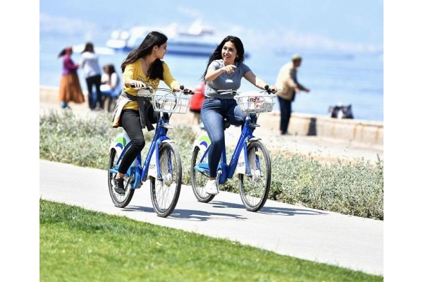 İZMİRLİ BİSİKLETÇİLER AVRUPA’DA ZİRVEYİ ZORLUYOR