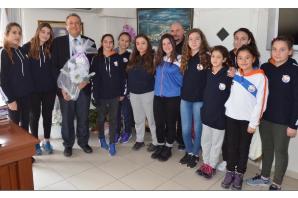 FİLENİN MELEKLERİNİ AĞIRLADI