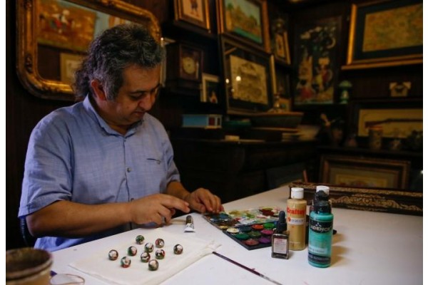 PADİŞAHLARI 'TESPİHE DİZİYOR'