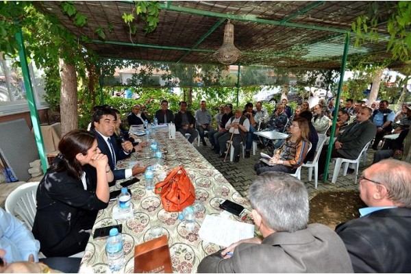 FOÇA MAHALLELERİNDE HALK TOPLANTILARI DEVAM EDİYOR