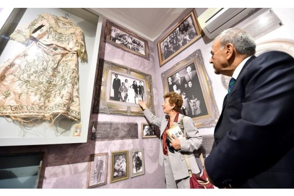 HER KÖŞESİNDE HÜZÜN VAR