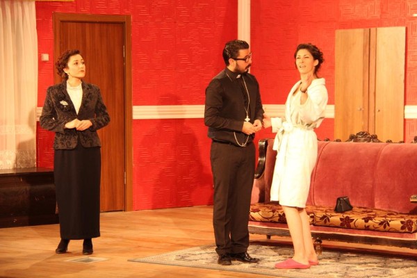 TİYATRO TUTKUNLARI BERGAMA'DA BULUŞTU