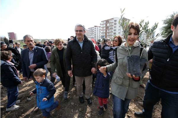 KARŞIYAKA’YA YEŞİL ÖRTÜ