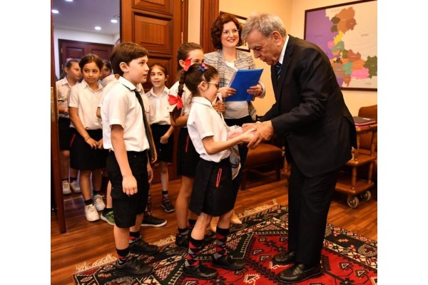 HAYALLERİYLE GELDİLER