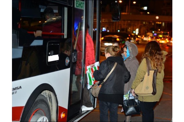 KADIN YOLCULARA POZİTİF AYRIMCILIK