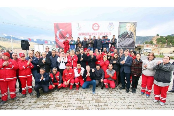BAYRAKLI BELEDİYESİ'NDE TOPLU SÖZLEŞME SEVİNCİ