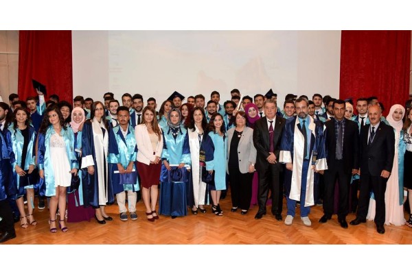BERGAMA MYO’DA COŞKULU MEZUNİYET KUTLAMASI