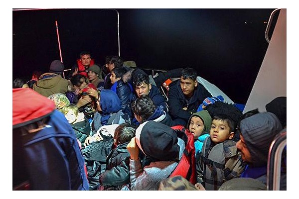 52 DÜZENSİZ GÖÇMEN YAKALANDI