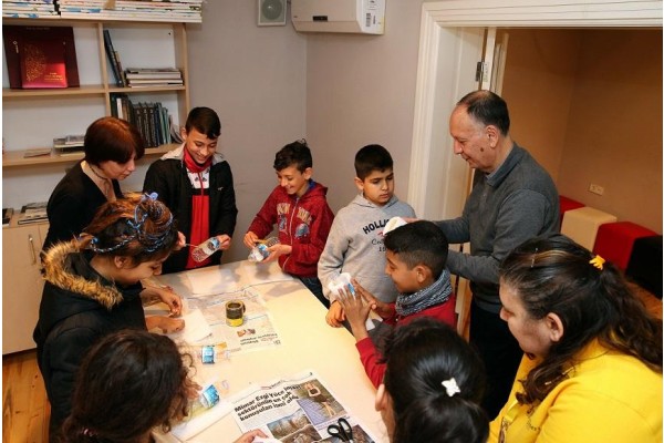 KONAKLI MİNİKLER KUKLAYLA SEVİNDİ