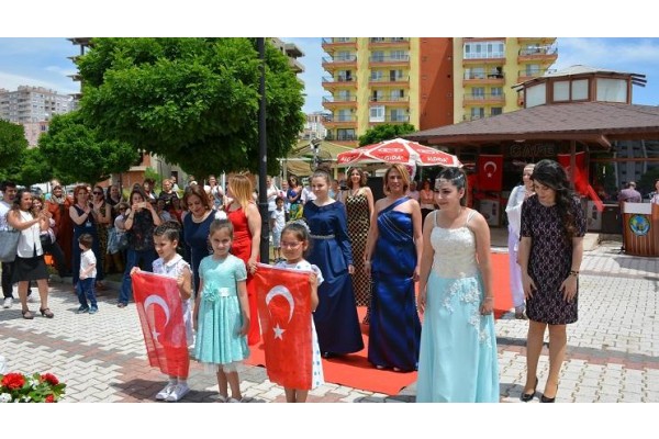 MENEMENLİ KADINLAR ÜRETTİKLERİYLE GÖZ DOLDURDU