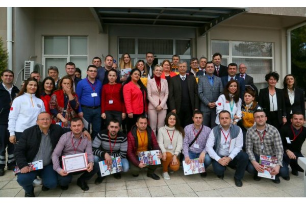 ARNAVUT SAĞLIK ÇALIŞANLARINA İZMİR'DE EĞİTİM