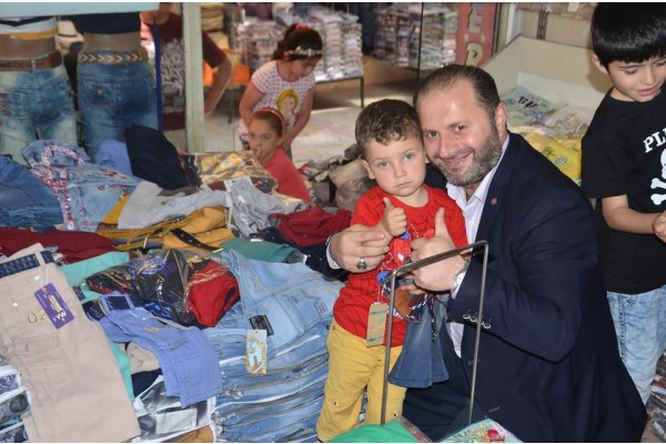 YETİMLERE BAYRAMLIKLARI EĞİTİM-BİR-SEN'DEN