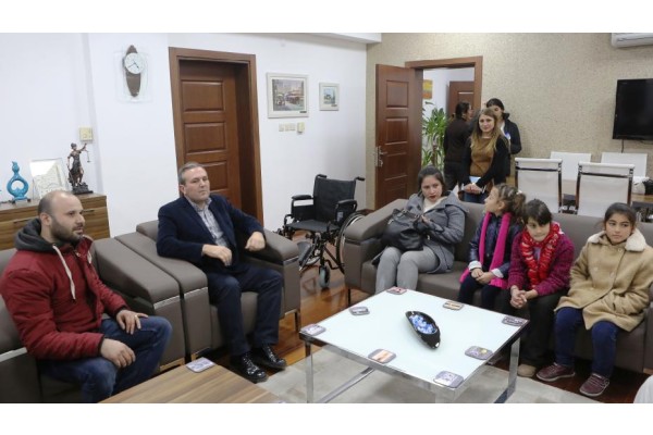 KENDİLERİ KÜÇÜK KALPLERİ BÜYÜK