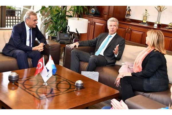 İZMİR'İN FARKI KADINLARI