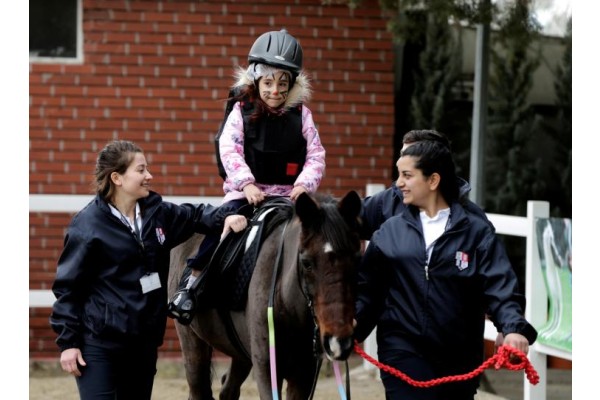 ENGELLİ ÇOCUKLAR İÇİN "ATLA TERAPİ MERKEZİ" AÇILDI