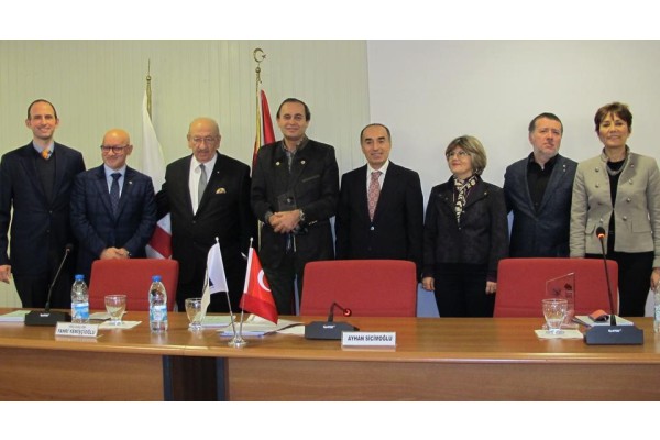 TARİŞ, ZEYTİNYAĞI SEKTÖRÜNÜ PANELDE BULUŞTURDU