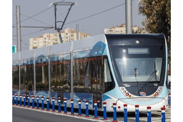 KONAK TRAMVAY HATTINA ELEKTRİK VERİLİYOR