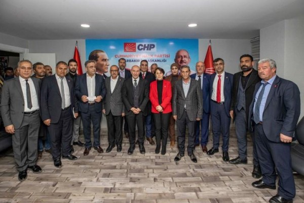 DİYARBAKIRLI GENÇLER VE İŞ İNSANLARIYLA BULUŞTU