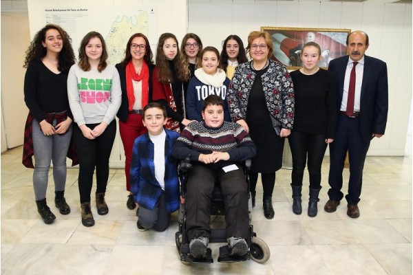 HEDİYELERİ ‘BARIŞ’ OLDU