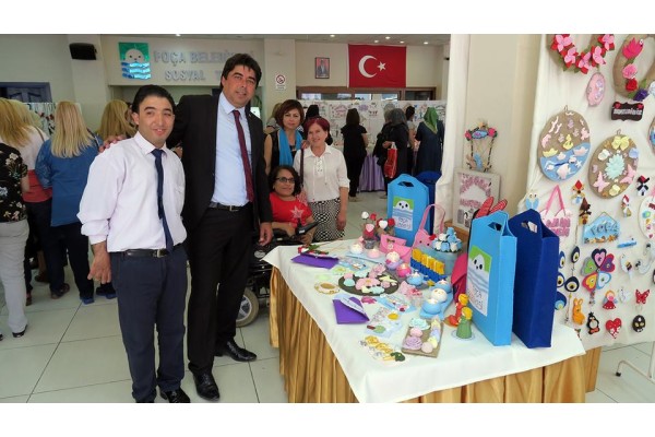 FOÇA HALK EĞİTİMİ MERKEZİ ESERLERİ SERGİDE