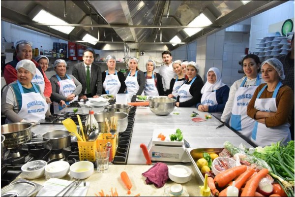 BORNOVA BELEDİYESİ LEZZET USTALARI YETİŞTİRİYOR